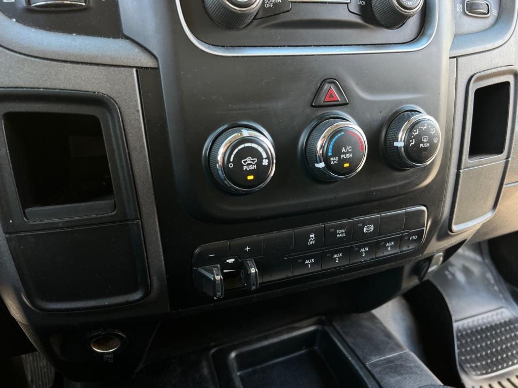 RAM 3500 Chassis Cab Tradesman 4WD Crew Cab 60" CA 172.4" WB 2018