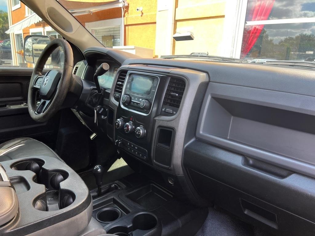 RAM 3500 Chassis Cab Tradesman 4WD Crew Cab 60" CA 172.4" WB 2017