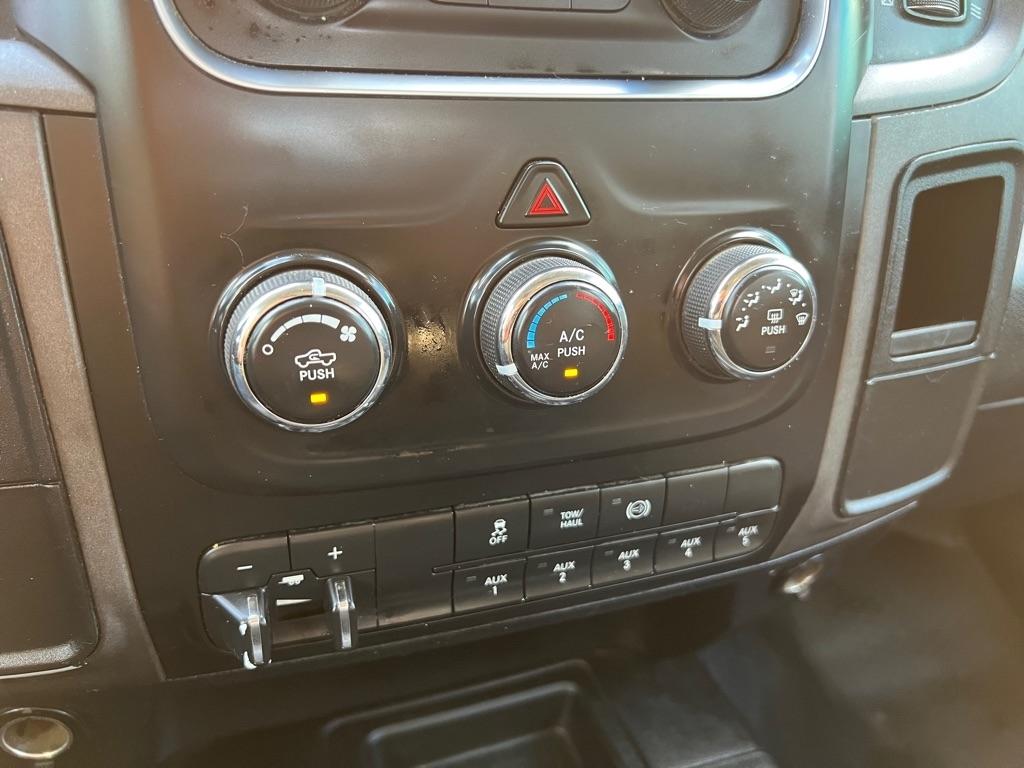 RAM 3500 Chassis Cab Tradesman 4WD Crew Cab 60" CA 172.4" WB 2017