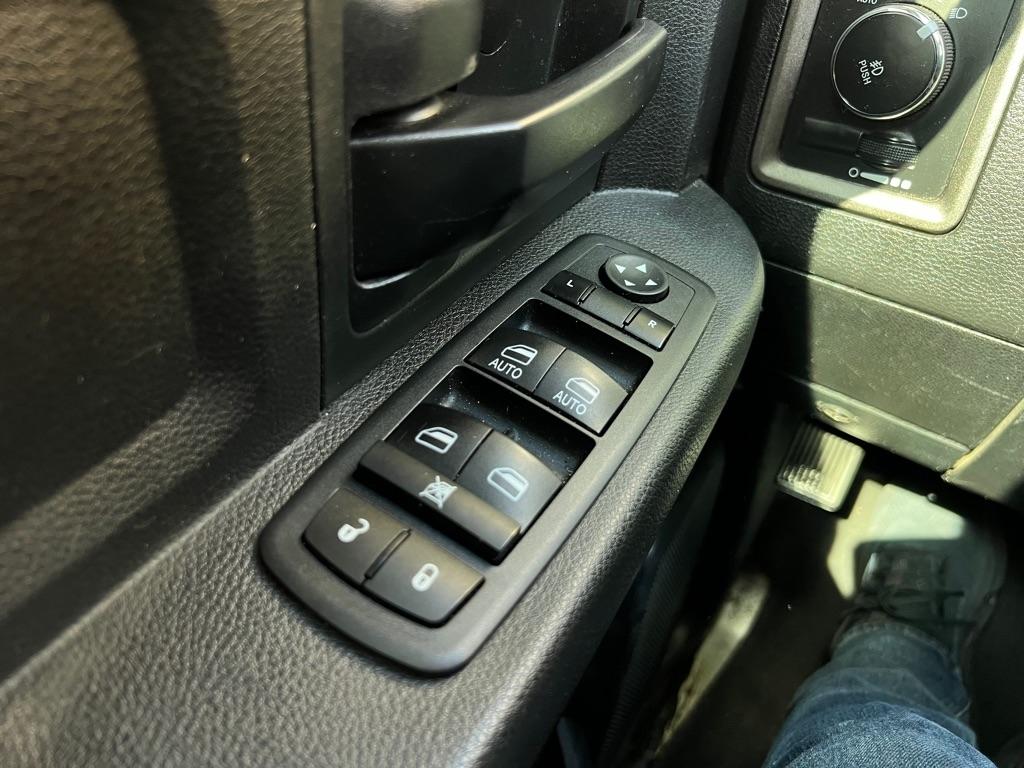 RAM 3500 Chassis Cab Tradesman 4WD Crew Cab 60" CA 172.4" WB 2017