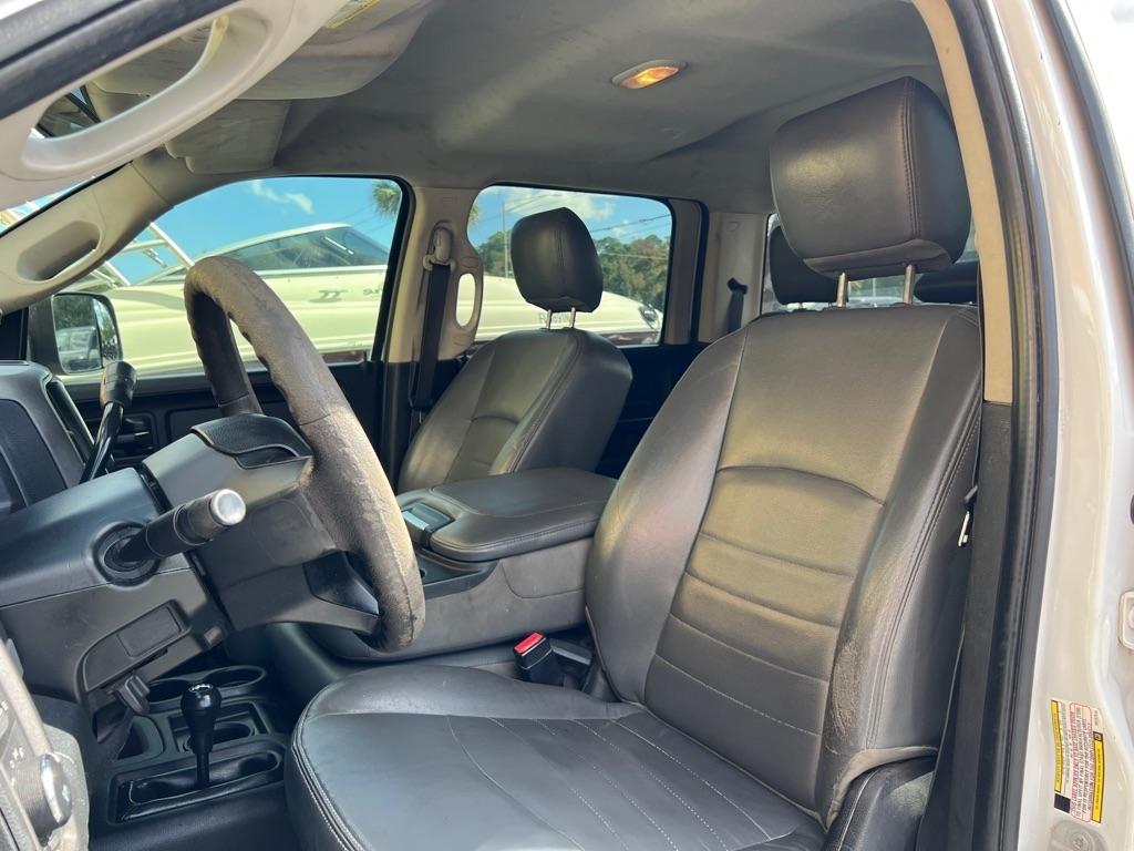 RAM 3500 Chassis Cab Tradesman 4WD Crew Cab 60" CA 172.4" WB 2017