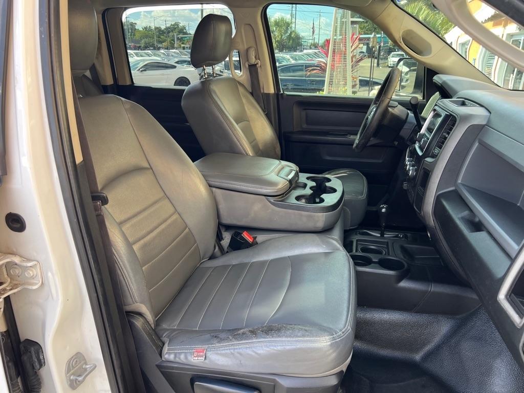 RAM 3500 Chassis Cab Tradesman 4WD Crew Cab 60" CA 172.4" WB 2017