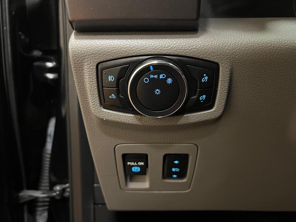 Ford F-150 Lariat 4WD SuperCab 8' Box 2018