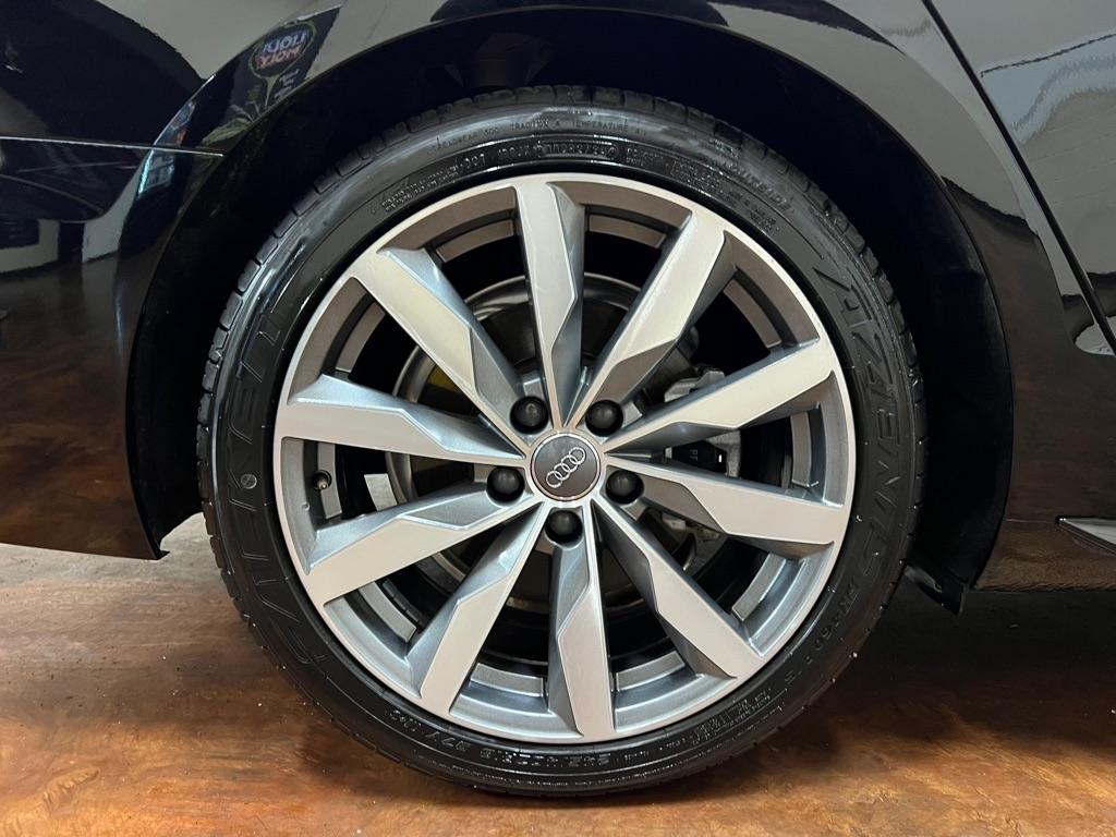 Audi A4 Sedan Premium Plus 40 TFSI quattro 2021