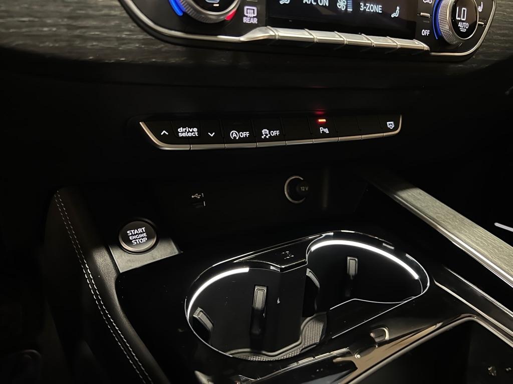 Audi A4 Sedan Premium Plus 40 TFSI quattro 2021