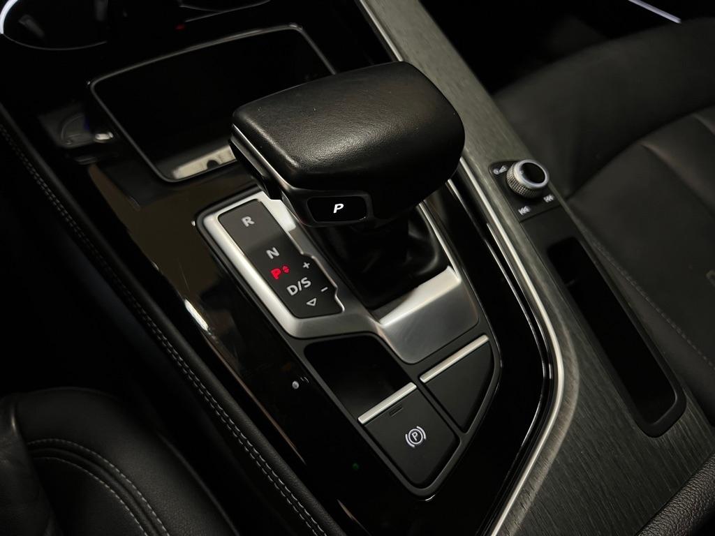 Audi A4 Sedan Premium Plus 40 TFSI quattro 2021