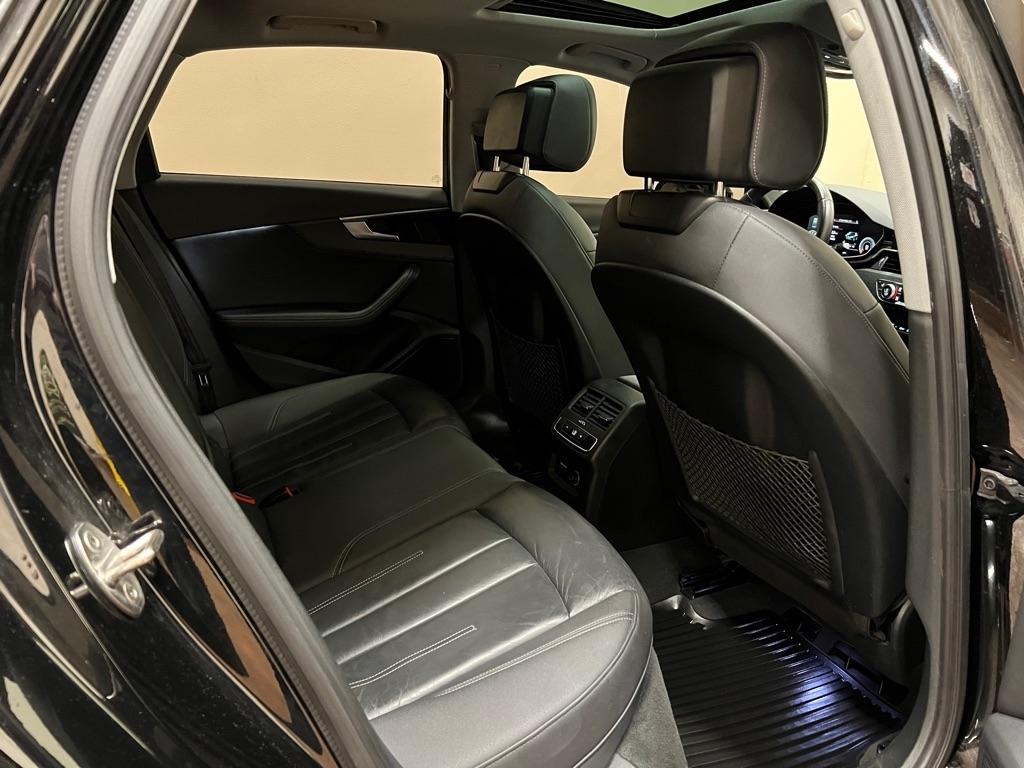 Audi A4 Sedan Premium Plus 40 TFSI quattro 2021