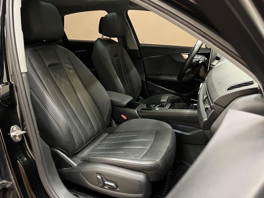 Audi A4 Sedan Premium Plus 40 TFSI quattro 2021