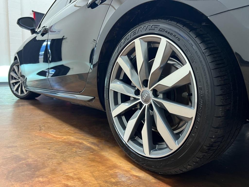 Audi A4 Sedan Premium Plus 40 TFSI quattro 2021