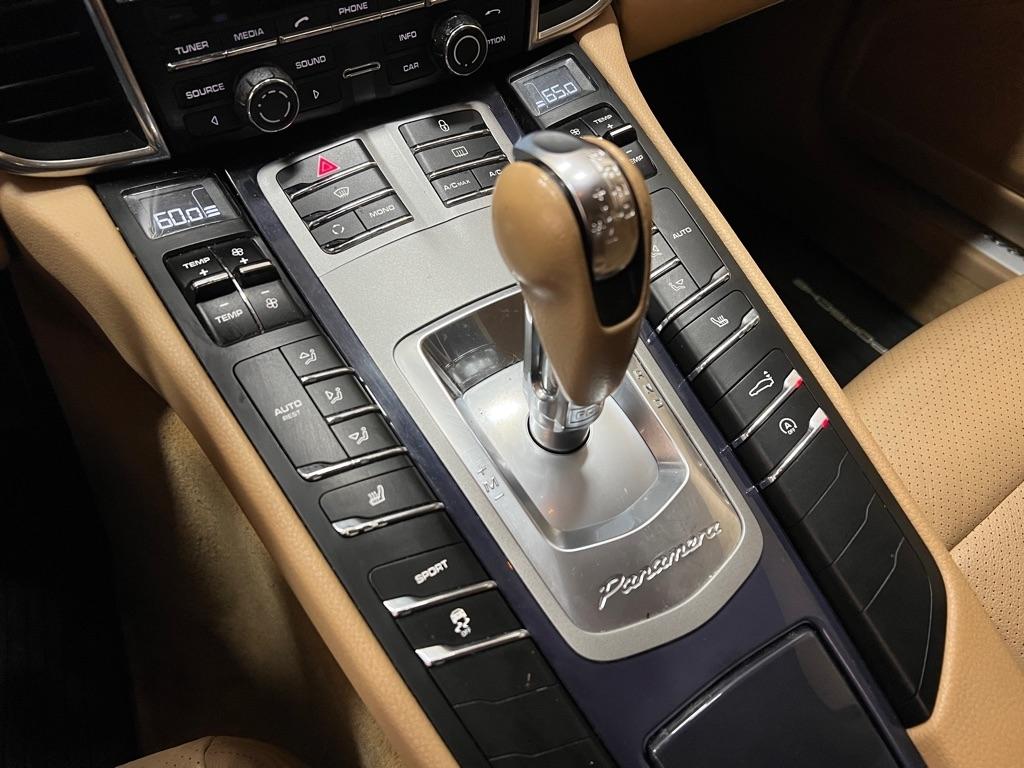 Porsche Panamera 4dr HB 2013