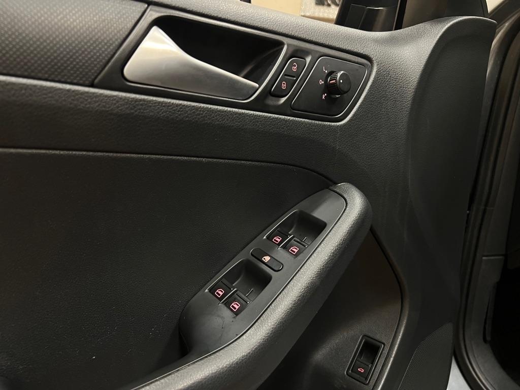 Volkswagen Jetta Sedan 4dr Auto S 2014