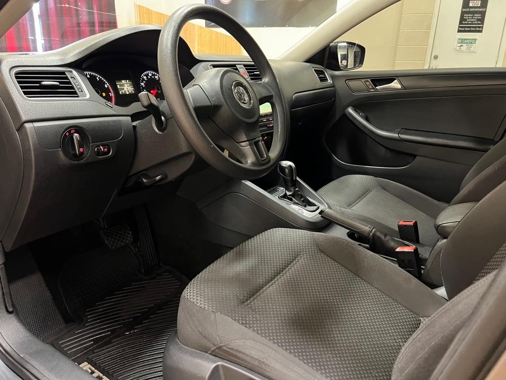 Volkswagen Jetta Sedan 4dr Auto S 2014