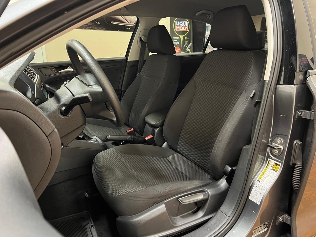 Volkswagen Jetta Sedan 4dr Auto S 2014