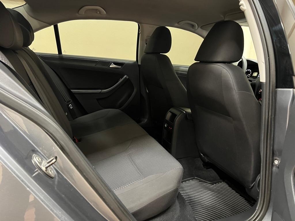 Volkswagen Jetta Sedan 4dr Auto S 2014