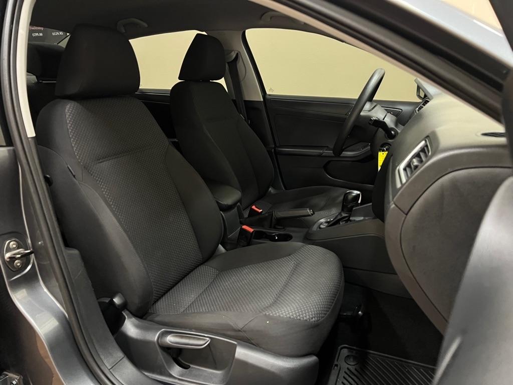 Volkswagen Jetta Sedan 4dr Auto S 2014