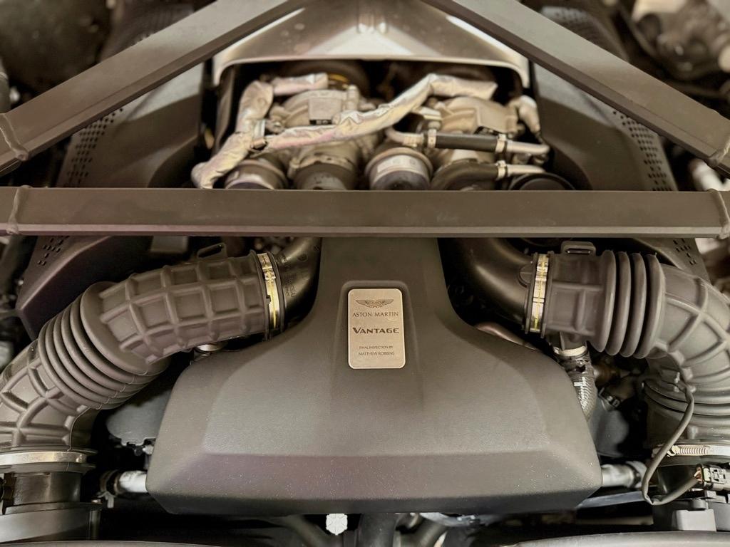 Aston Martin Vantage Roadster 2021