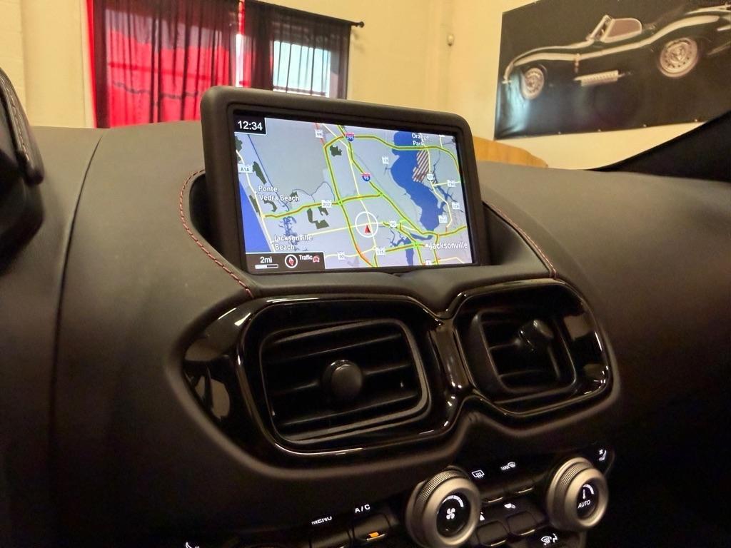 Aston Martin Vantage Roadster 2021