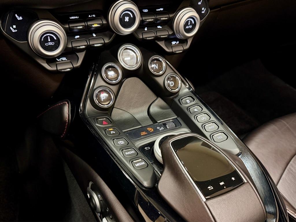 Aston Martin Vantage Roadster 2021