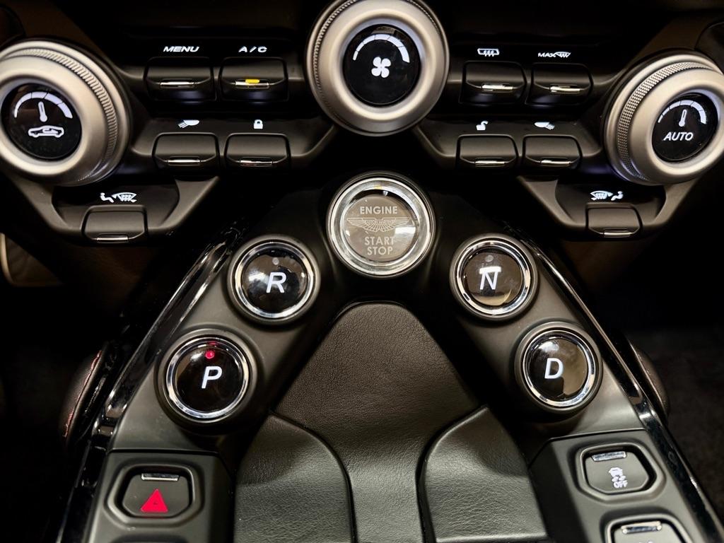 Aston Martin Vantage Roadster 2021