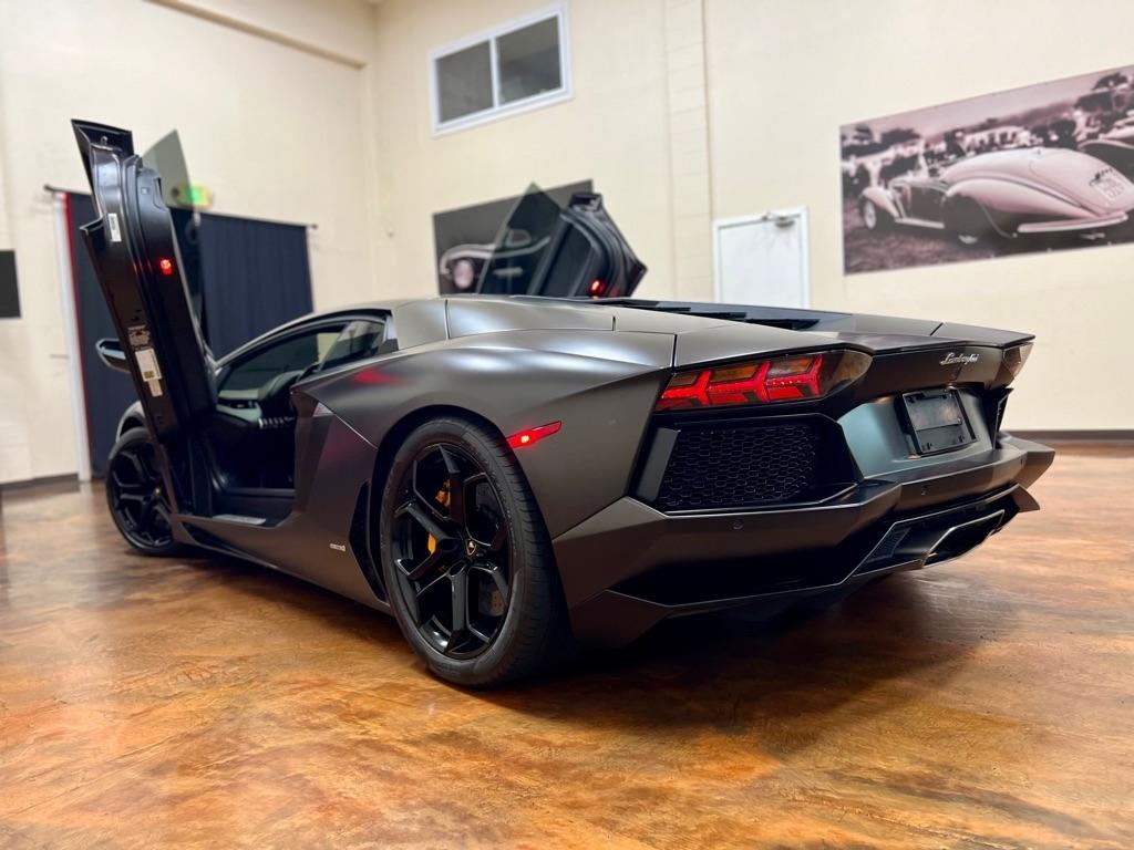 Lamborghini Aventador 2dr Cpe 2012