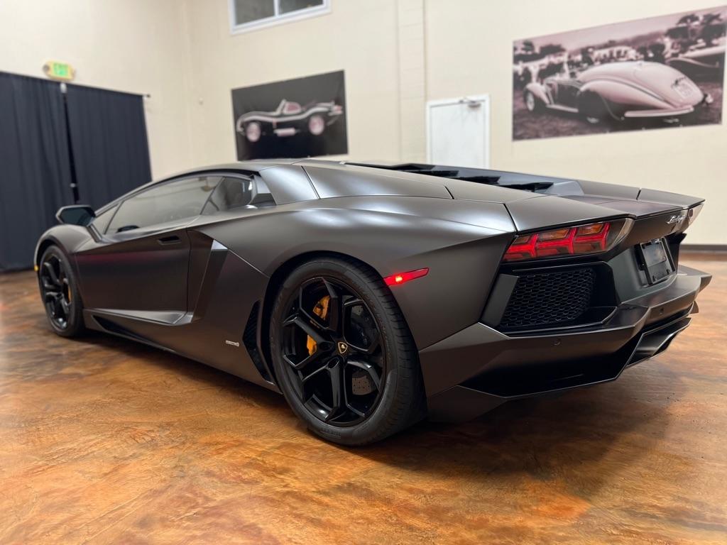 Lamborghini Aventador 2dr Cpe 2012