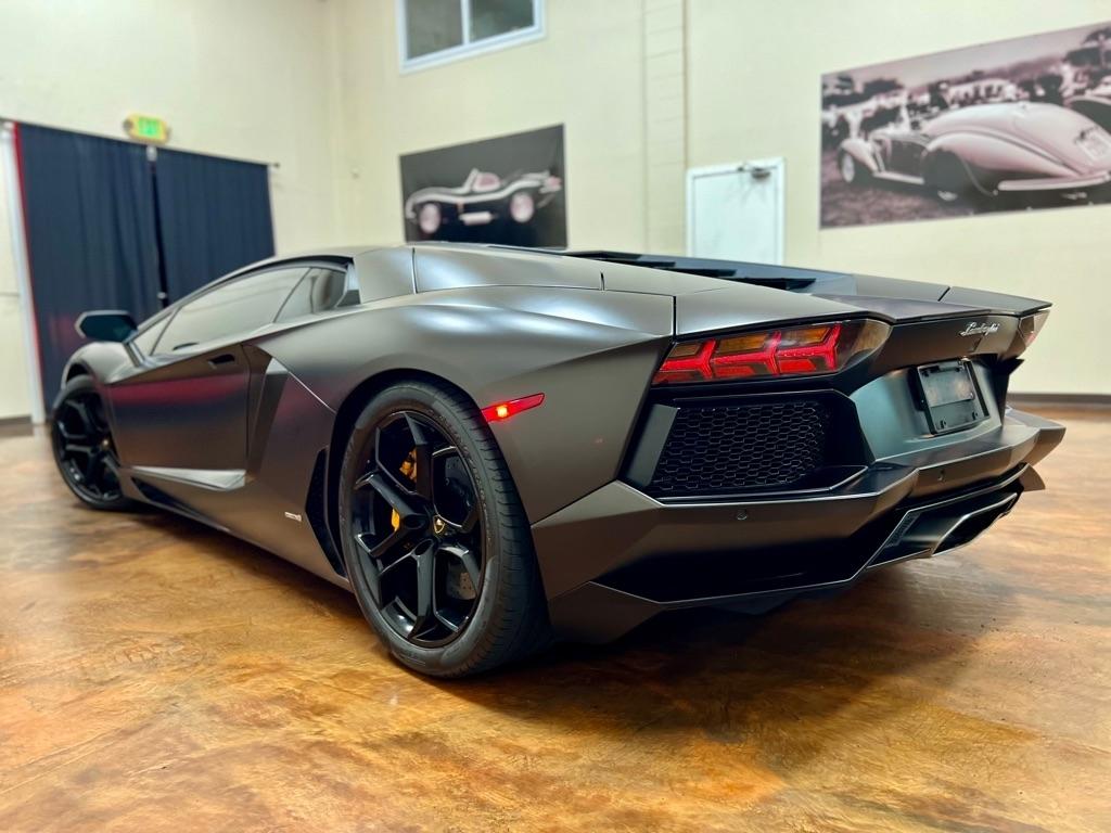 Lamborghini Aventador 2dr Cpe 2012