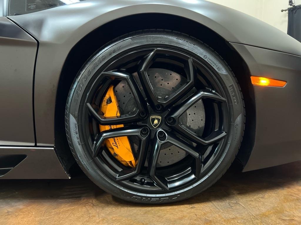 Lamborghini Aventador 2dr Cpe 2012