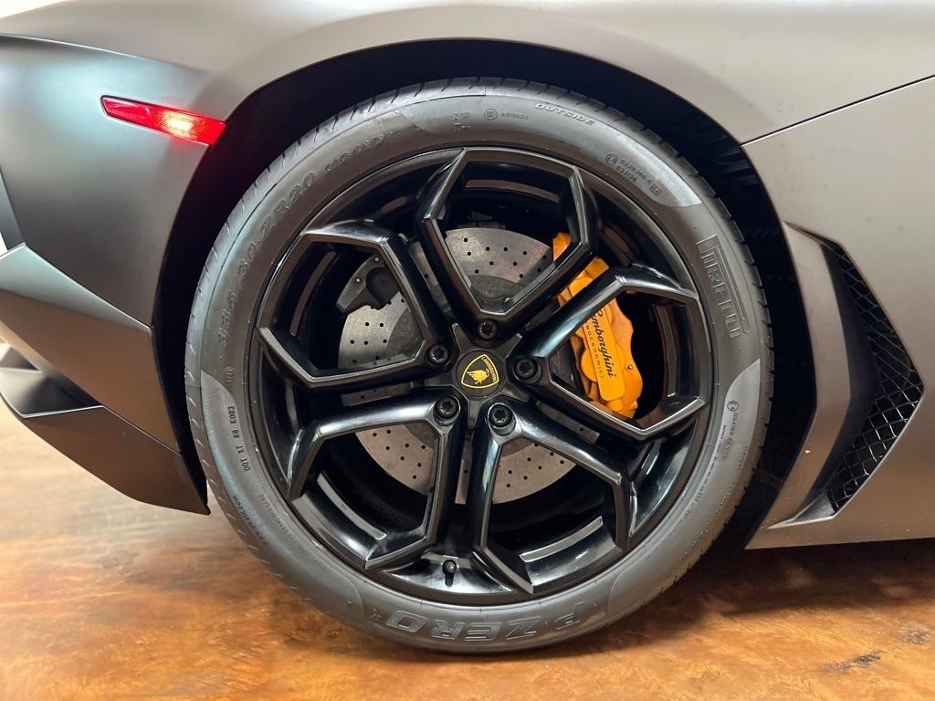 Lamborghini Aventador 2dr Cpe 2012