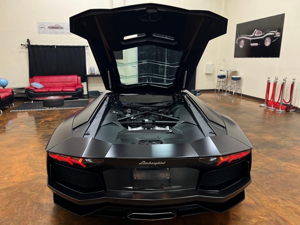 Lamborghini Aventador 2dr Cpe 2012