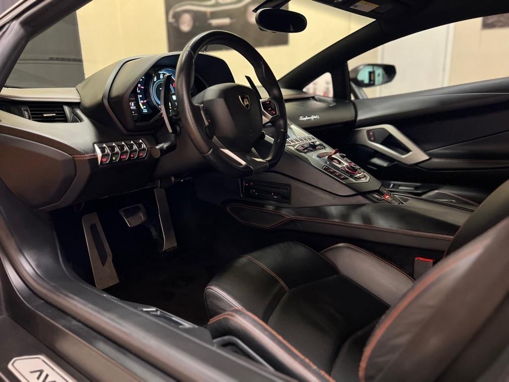 Lamborghini Aventador 2dr Cpe 2012