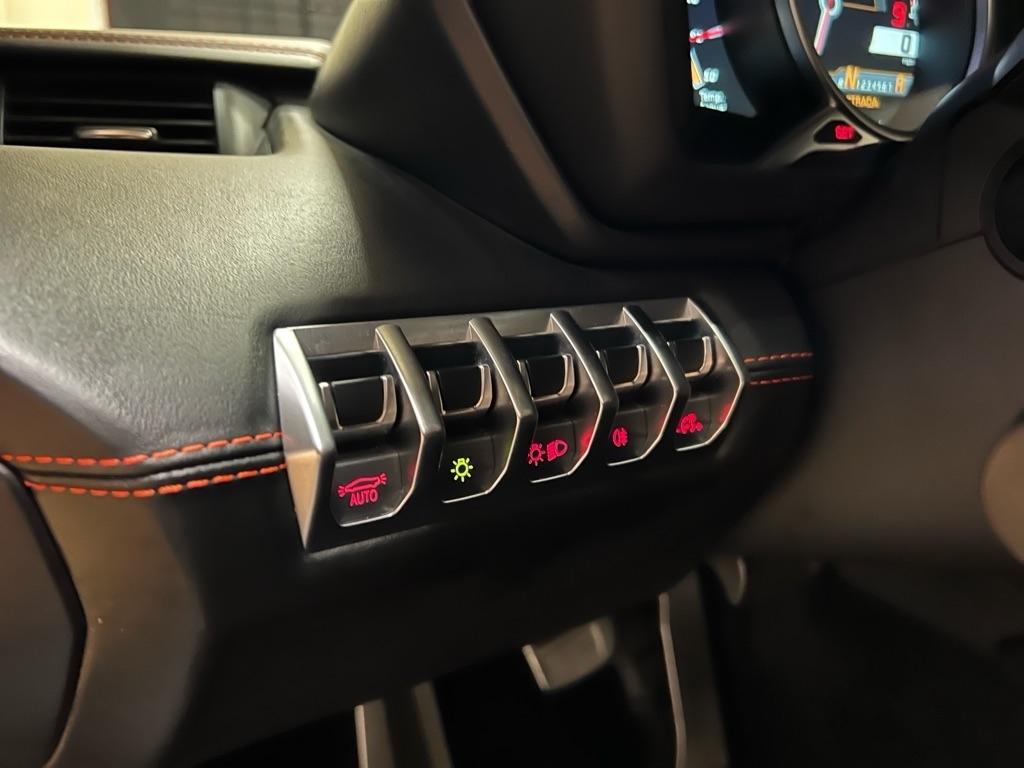 Lamborghini Aventador 2dr Cpe 2012