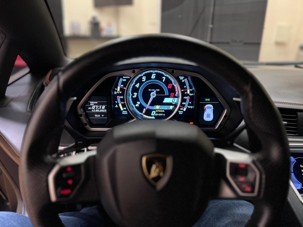 Lamborghini Aventador 2dr Cpe 2012