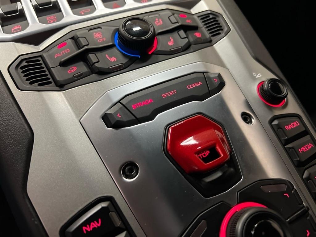 Lamborghini Aventador 2dr Cpe 2012