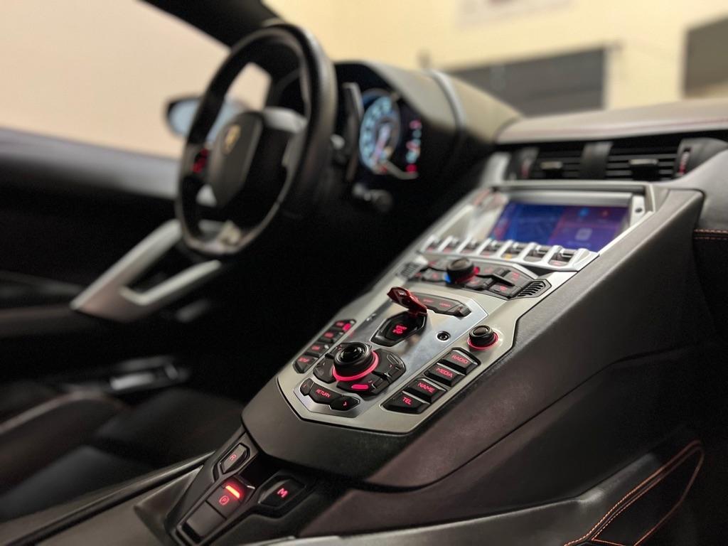 Lamborghini Aventador 2dr Cpe 2012