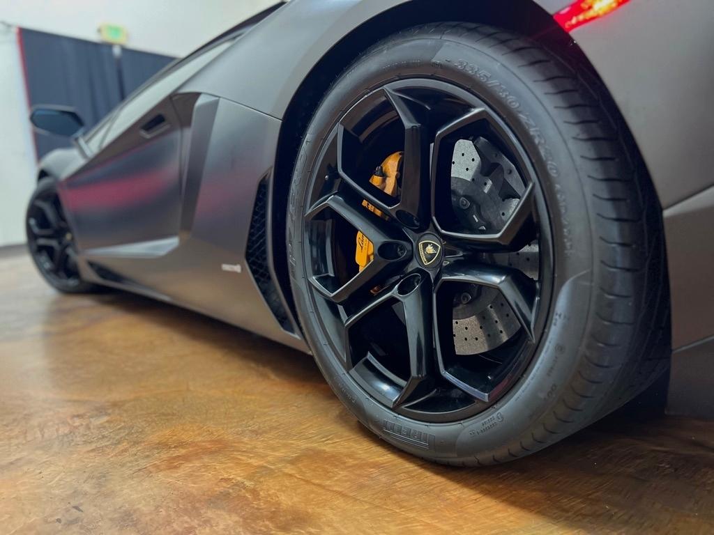 Lamborghini Aventador 2dr Cpe 2012