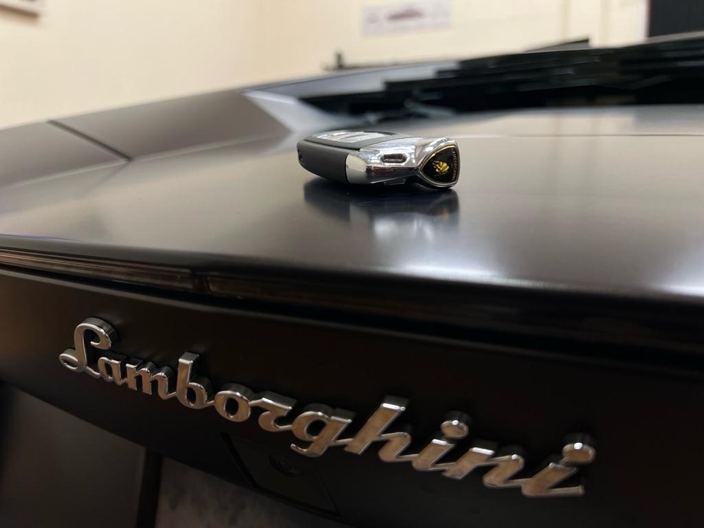 Lamborghini Aventador 2dr Cpe 2012