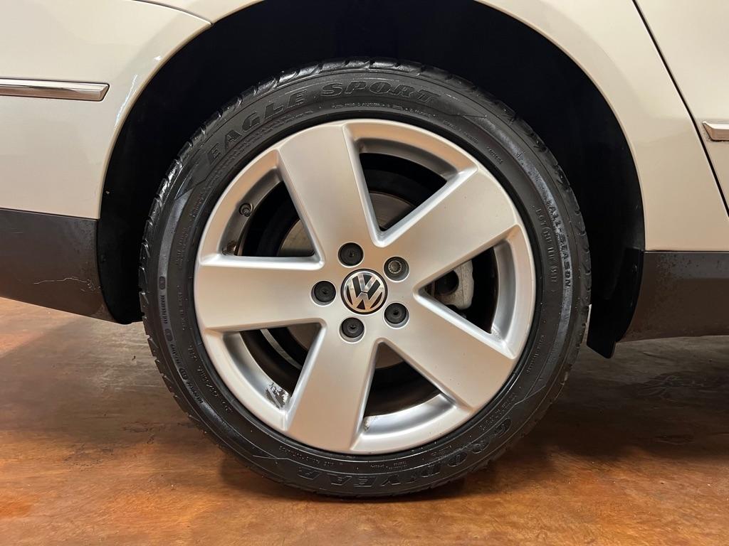 Volkswagen Passat Wagon 4dr Auto Komfort FWD 2009