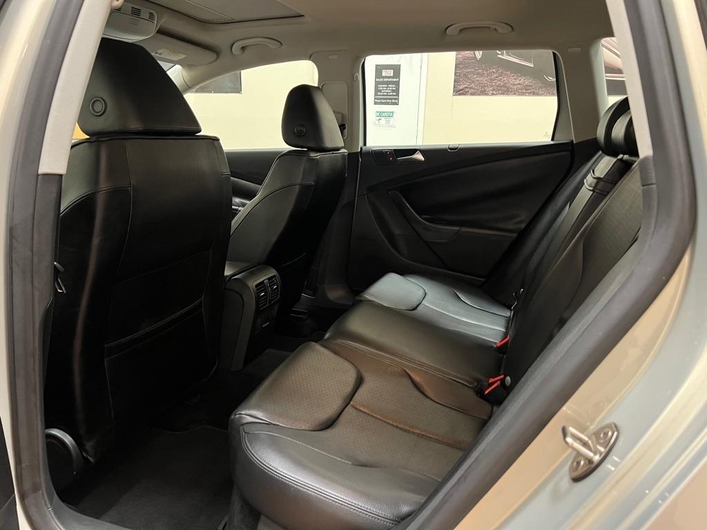 Volkswagen Passat Wagon 4dr Auto Komfort FWD 2009
