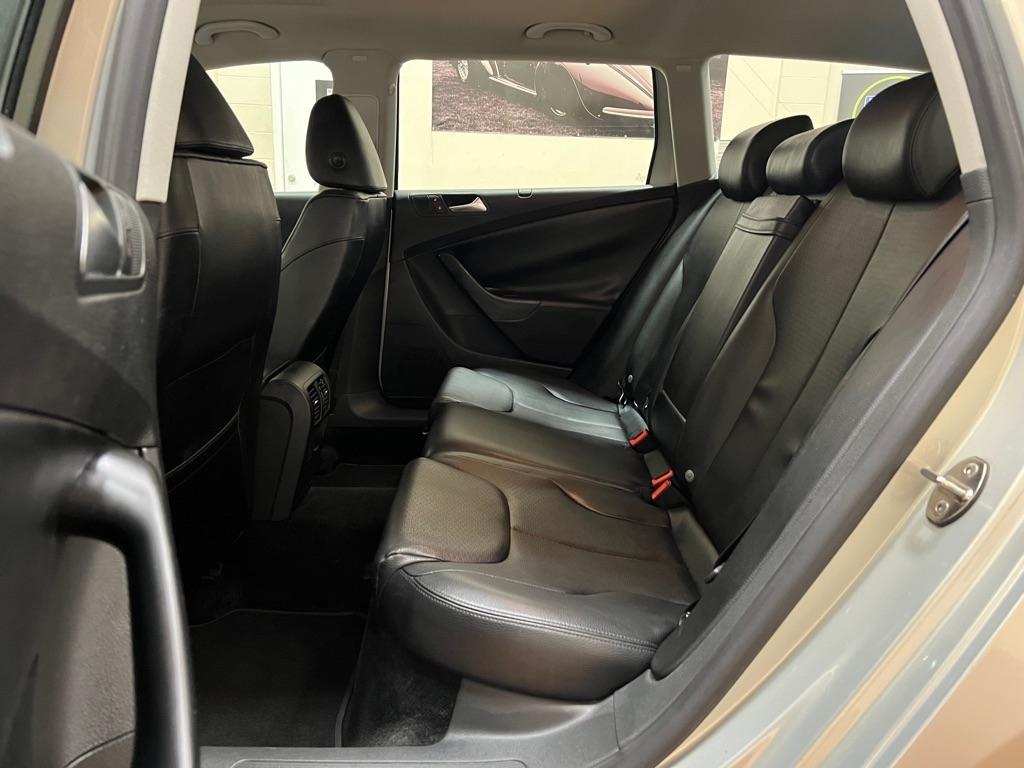 Volkswagen Passat Wagon 4dr Auto Komfort FWD 2009