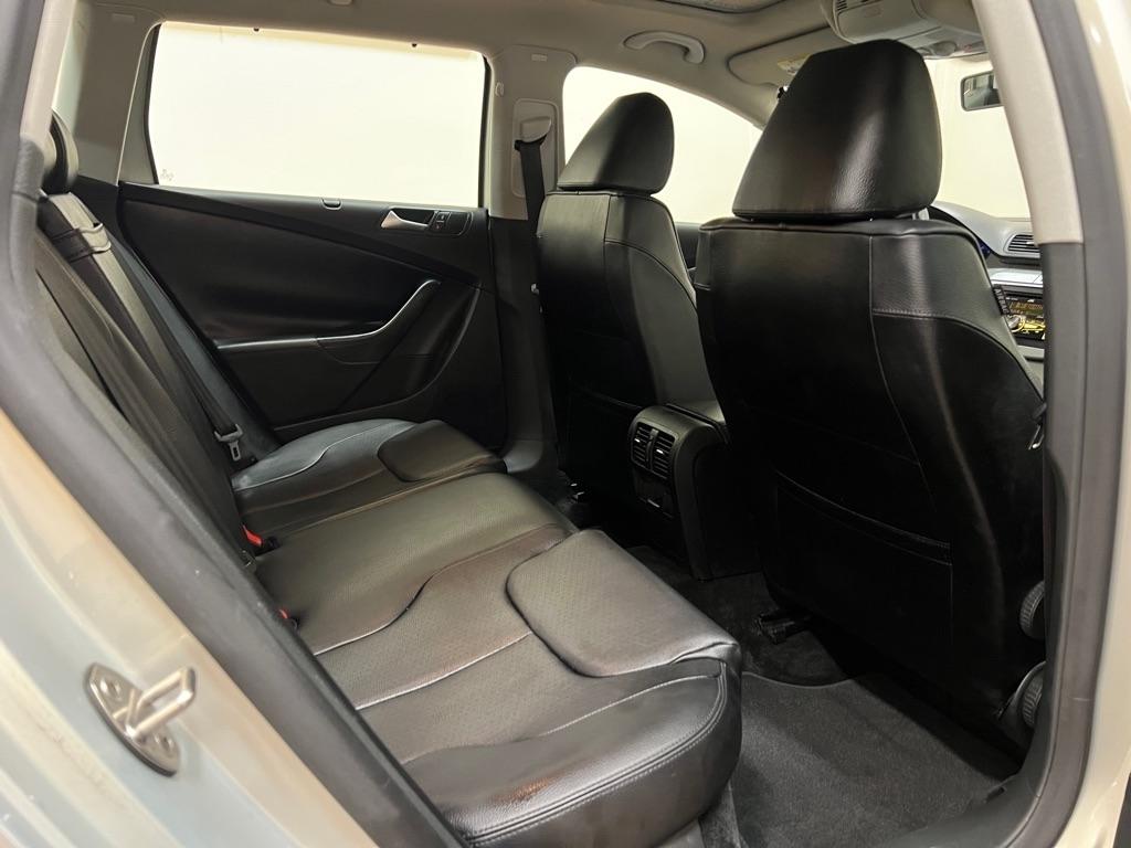 Volkswagen Passat Wagon 4dr Auto Komfort FWD 2009