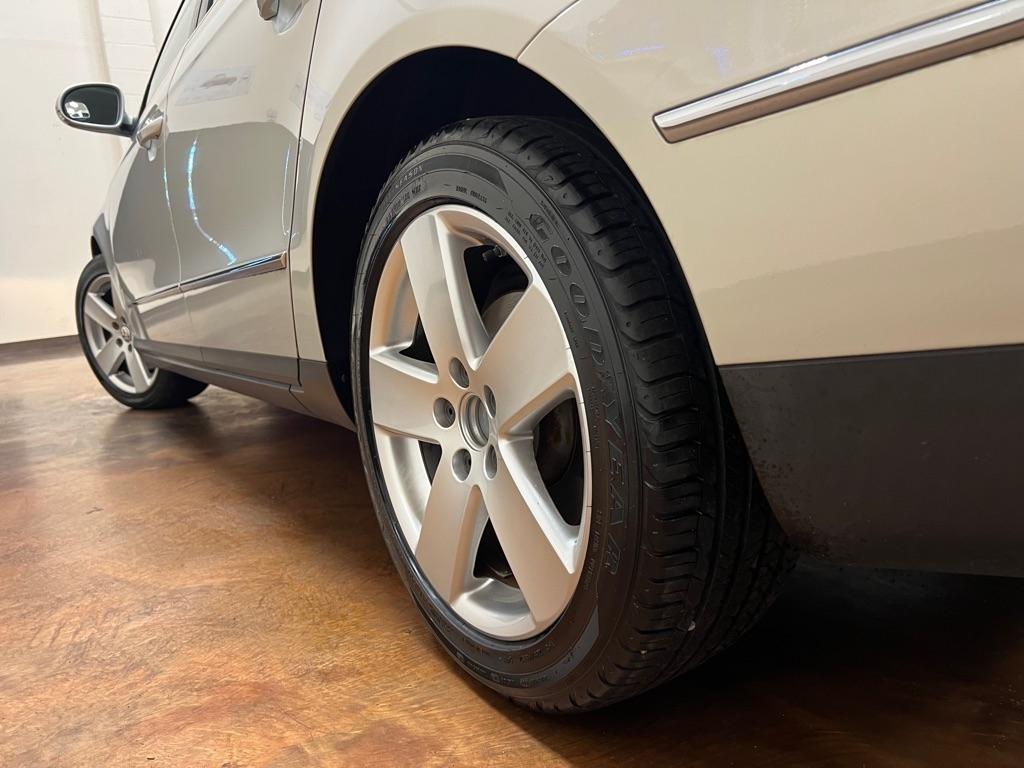 Volkswagen Passat Wagon 4dr Auto Komfort FWD 2009