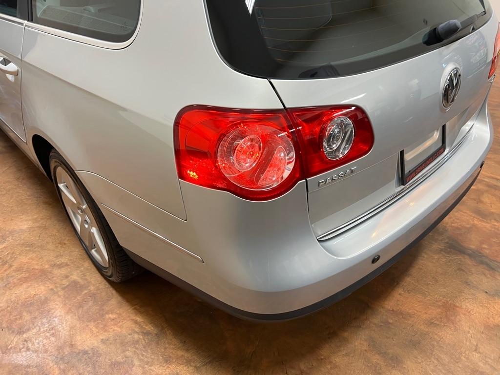 Volkswagen Passat Wagon 4dr Auto Komfort FWD 2009