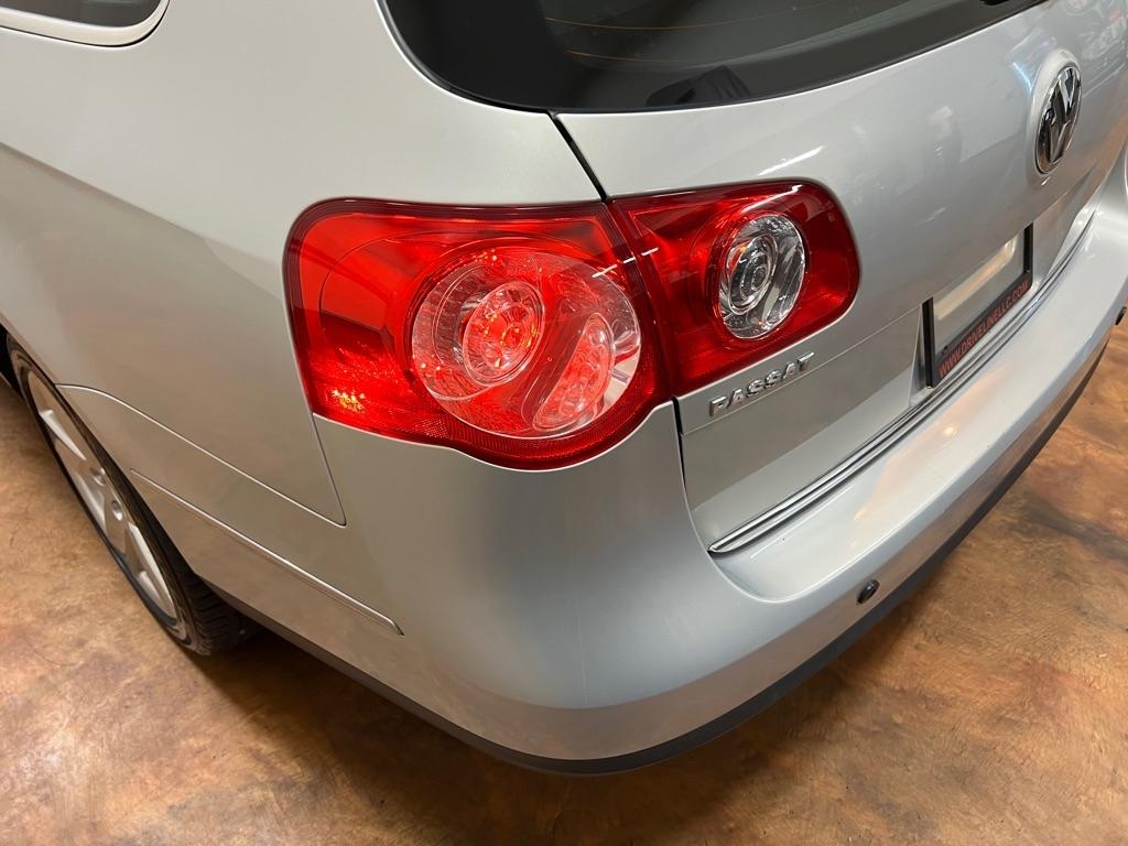 Volkswagen Passat Wagon 4dr Auto Komfort FWD 2009