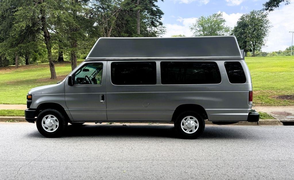 2010 Ford E-Series Econoline Wagon XL - Photo 8