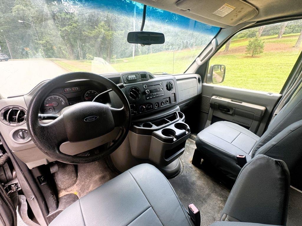 2010 Ford E-Series Econoline Wagon XL - Photo 11