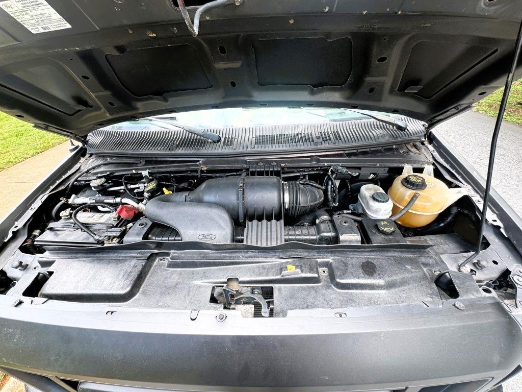 2010 Ford E-Series Econoline Wagon XL - Photo 13