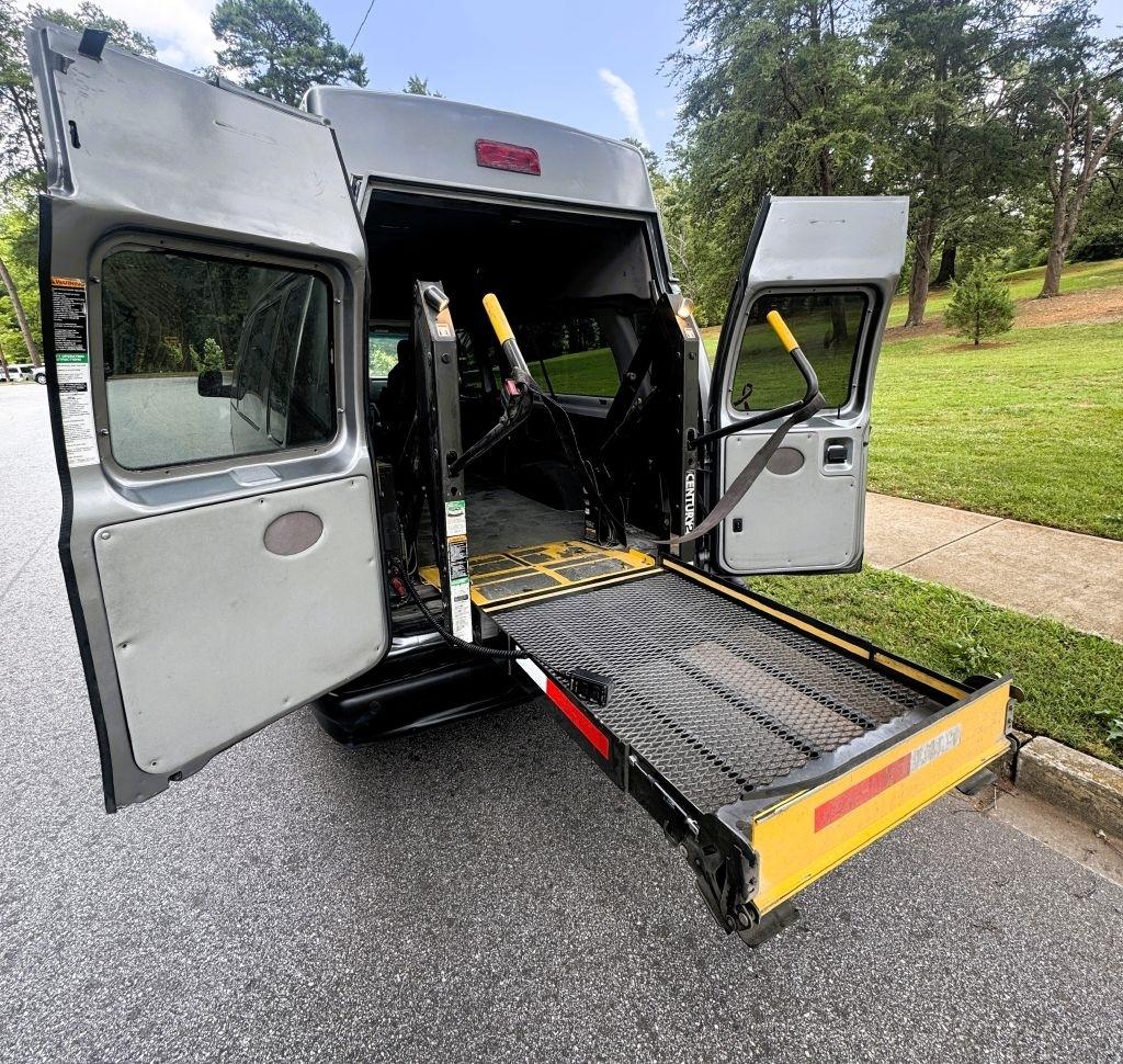 2010 Ford E-Series Econoline Wagon XL - Photo 14