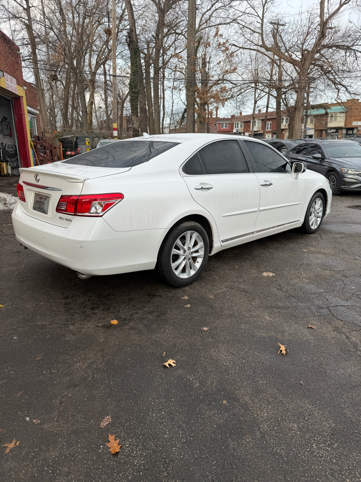 Lexus ES 350 Sedan 2011