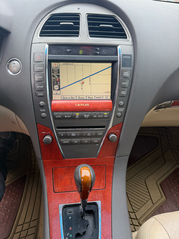 Lexus ES 350 Sedan 2011