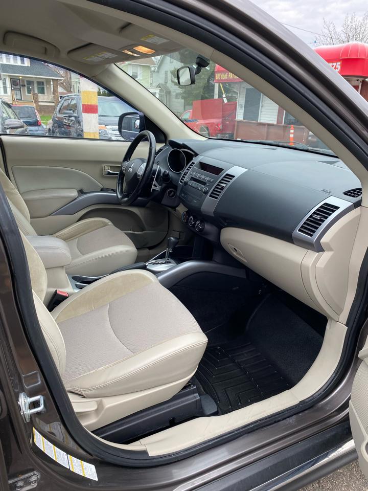 Mitsubishi Outlander SE 2010